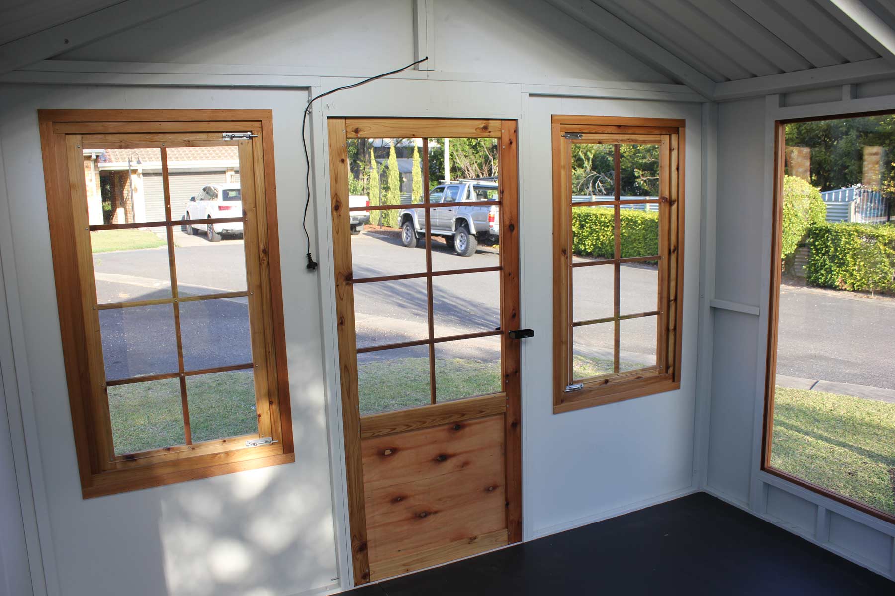 BARAKULA STUDIO 10’x10′ - Image 2