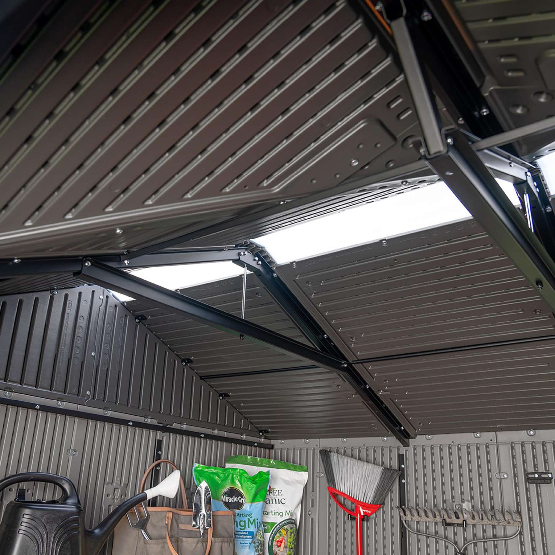 LIFETIME 9.5’x7′ GARDEN SHED 2.8m x 2.1m - Image 10